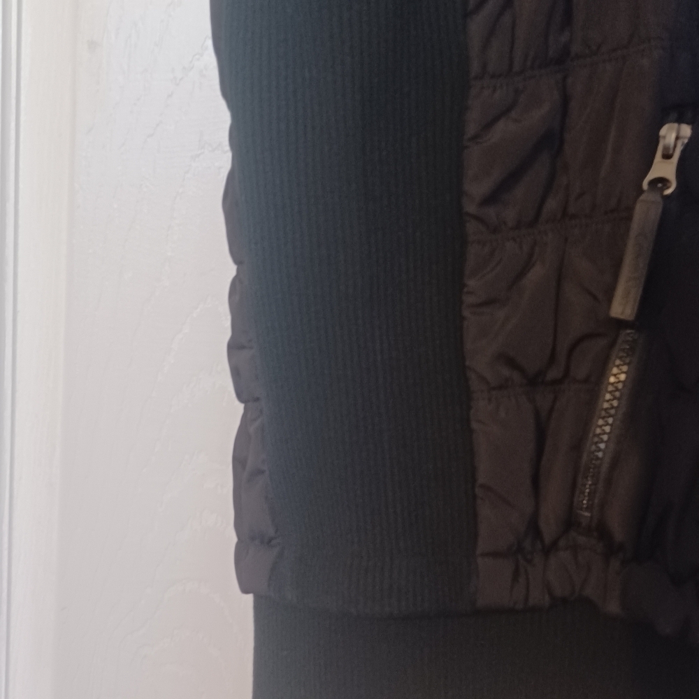 Calvin Klein Performance Vest - Picture 9 of 12